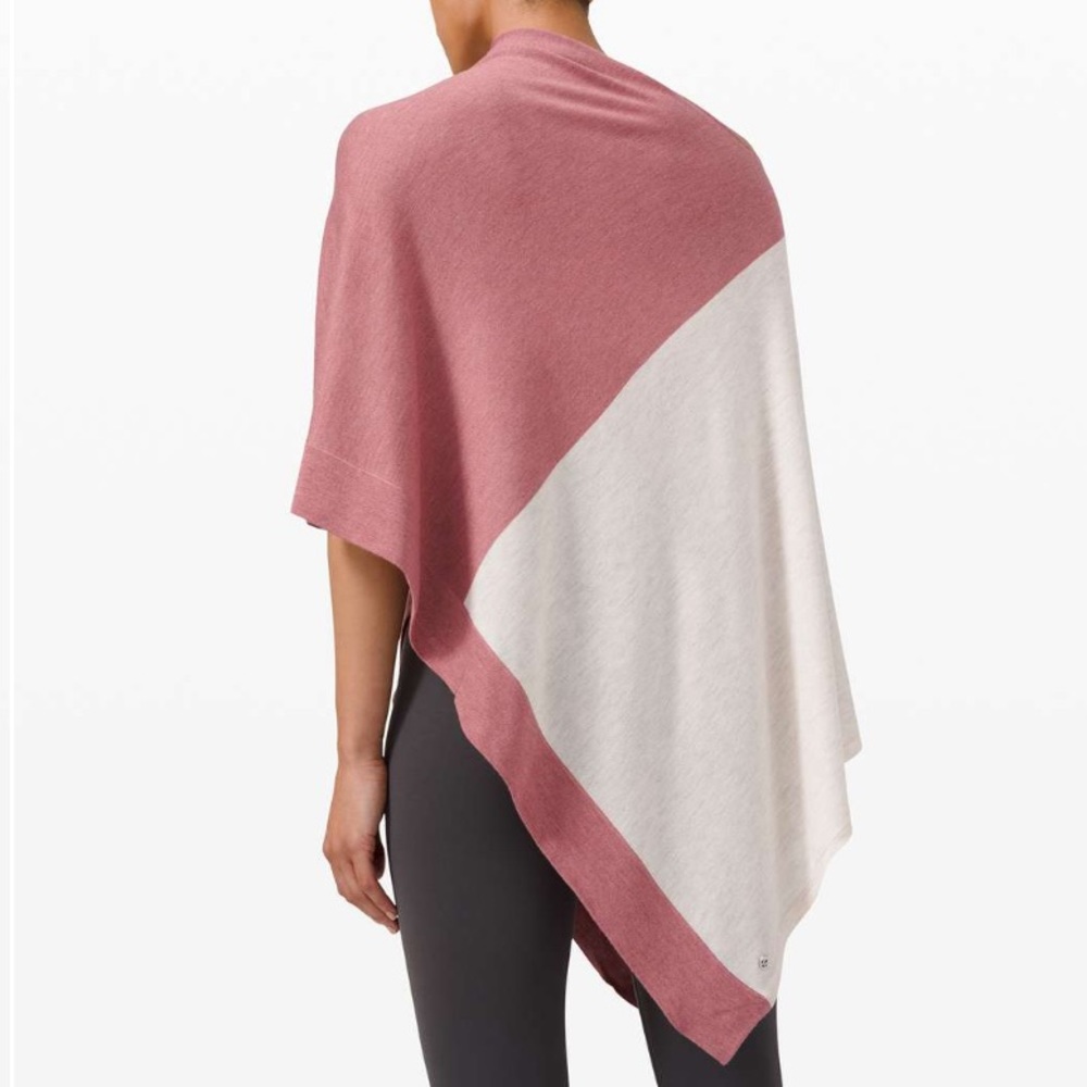 NWT Lululemon Yin Poncho Heathered Cherry Tint / Heathered Dune One Size - Picture 8 of 8
